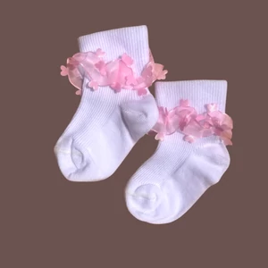 Baba zokni/Bokazokni szíves rózsaszín szalag 