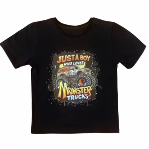 Baba / Gyermek póló fekete "Just a boy who loves monster trucks"